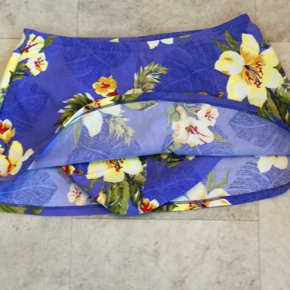 Liz Claiborne 2 Piece Bathing Suit - Picture 7 of 8